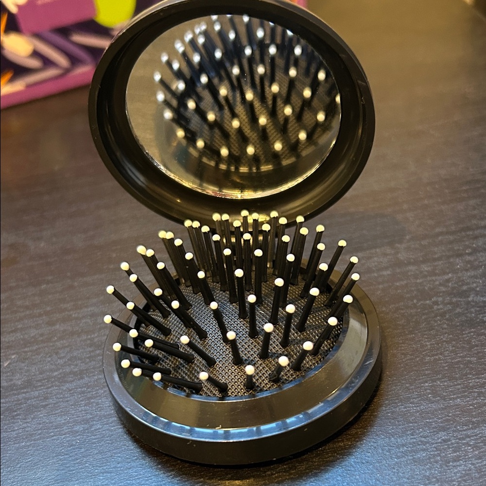 Compact Folding Hair Brush ya
